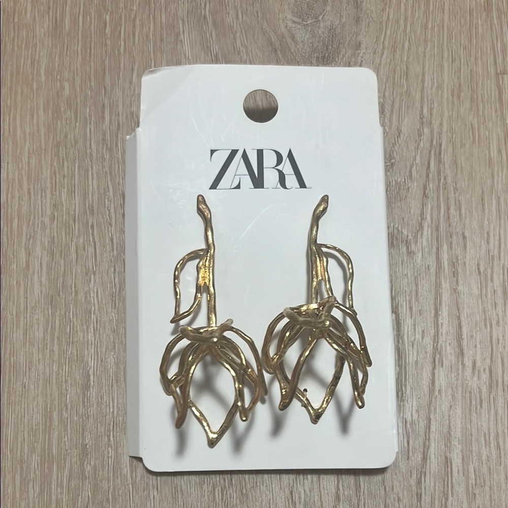 Zara Flower Earrings